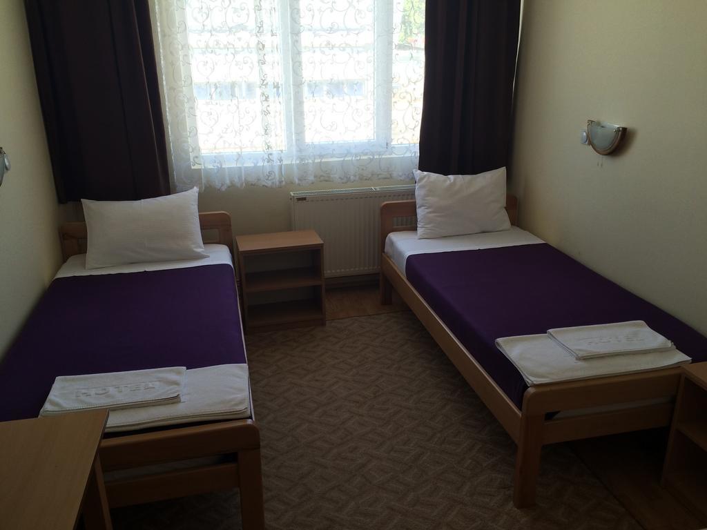 Garni Hotel Alma Pirot Quarto foto