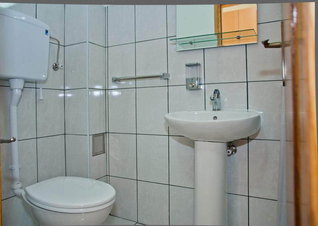 Garni Hotel Alma Pirot Quarto foto