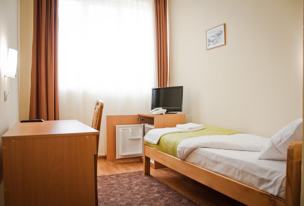 Garni Hotel Alma Pirot Quarto foto
