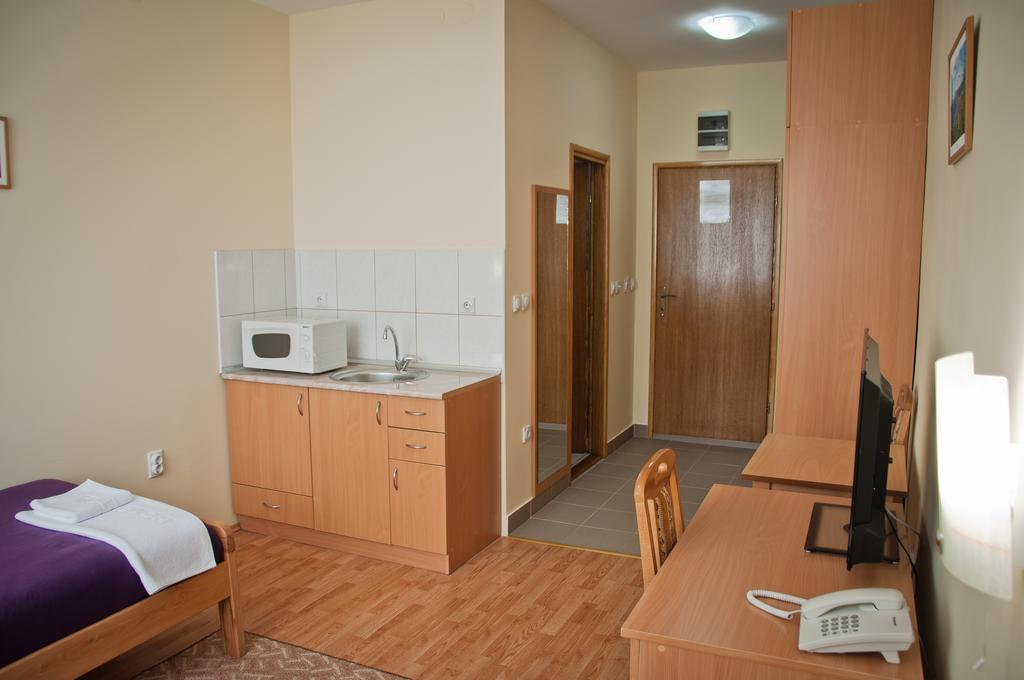 Garni Hotel Alma Pirot Quarto foto